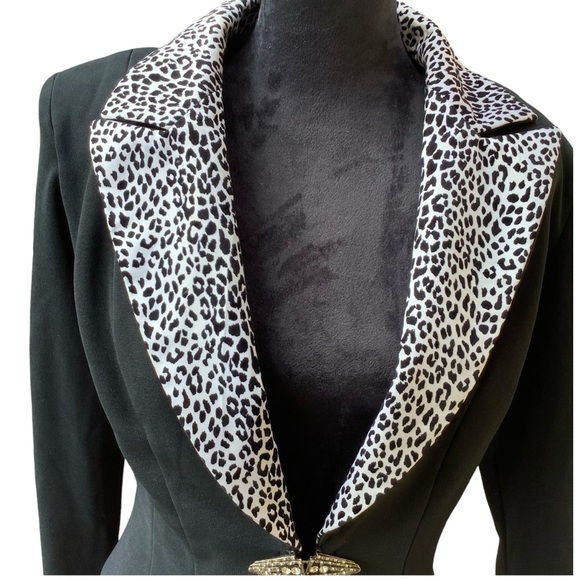 BETSY & ADAM JACKET WITH BLACK &  WHITE LEOPARD COLLAR & CUFFS.BROACH CLOSURE‎ . - Picture 2 of 16
